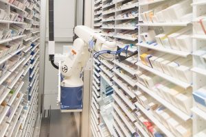 Robot per lo stoccaggio e recupero di farmaci