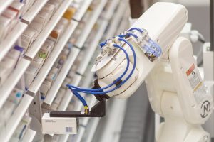 Robot per lo stoccaggio e recupero di farmaci